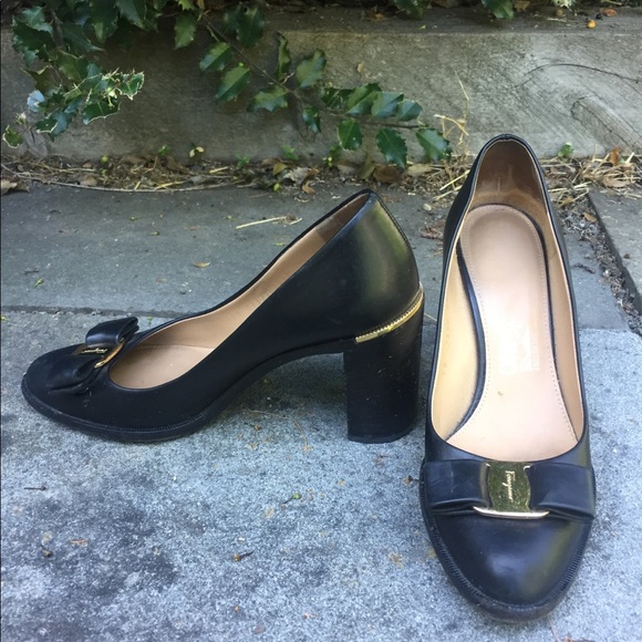 VINTAGE SALVATORE FERRAGAMO VARA HIGH PUMP - Picture 3 of 10